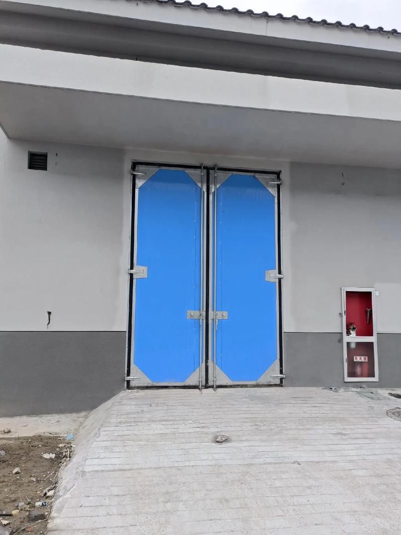 粮仓密闭门窗安装实拍图 钢质防火门 安全与专业的深度剖析